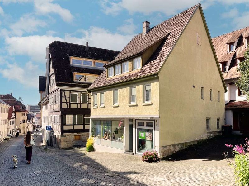 Altstadt Sindelfingen – Renditestarkes Zweifamilienhaus mit Ladenfläche